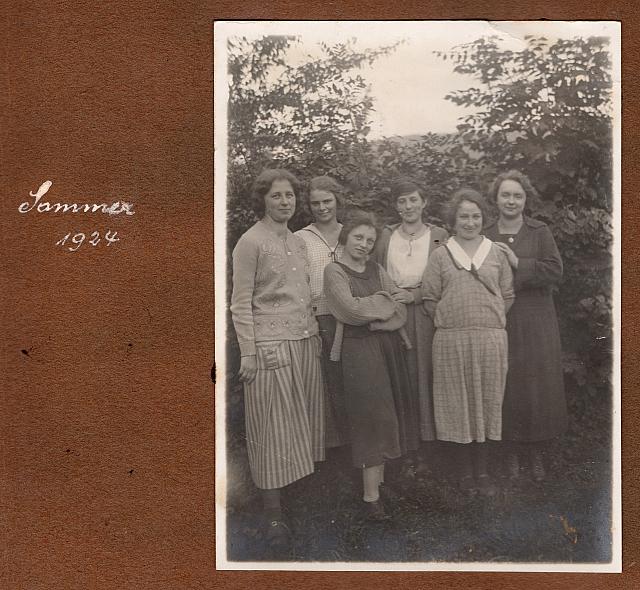 C-1924-Album 01-288-001 b