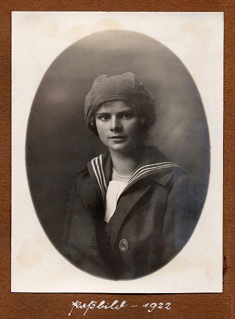 C-1924-Album 01-288-002 c