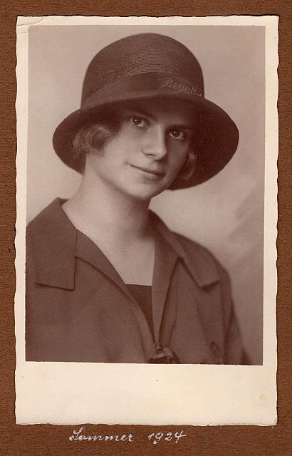 C-1924-Album 01-288-004 a