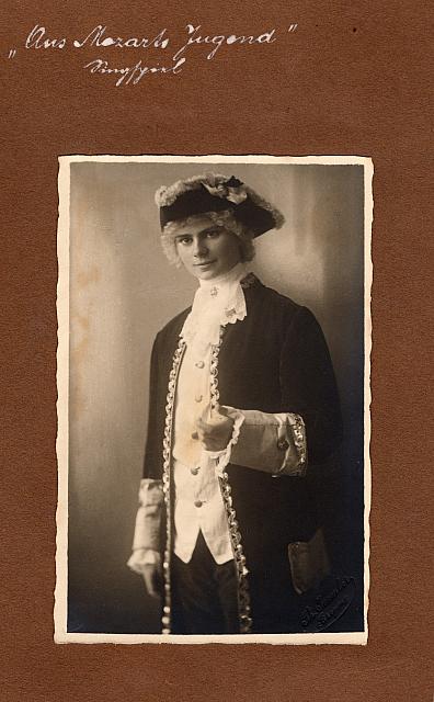 C-1924-Album 01-288-005 a