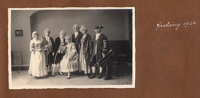 C-1924-Album 01-288-006 a