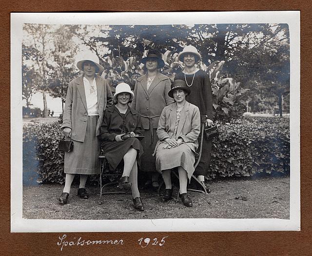 C-1924-Album 01-288-017 a