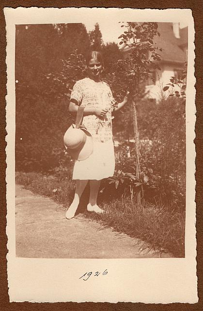 C-1924-Album 01-288-030 a