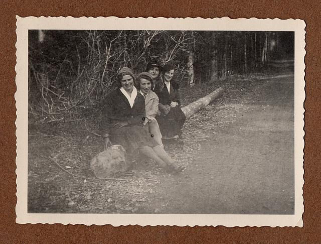 C-1924-Album 01-288-043 c