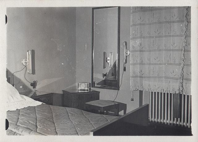 C-1924-Album 01-288-045 b