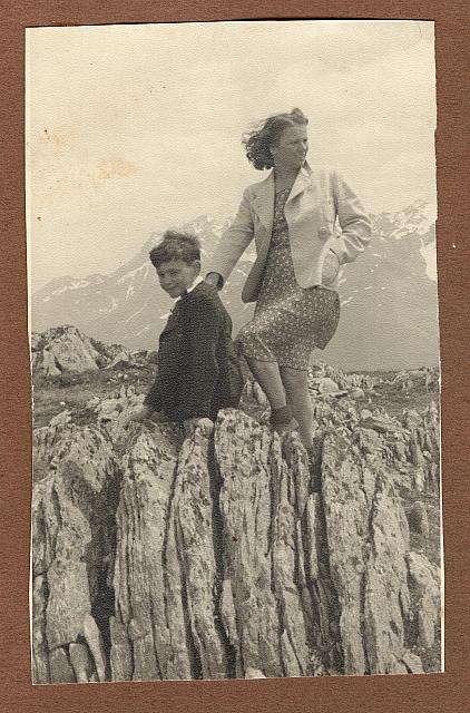 C-1924-Album 01-288-049 a