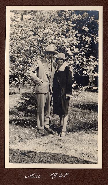 C-1927-30-Album 02-284-004 b