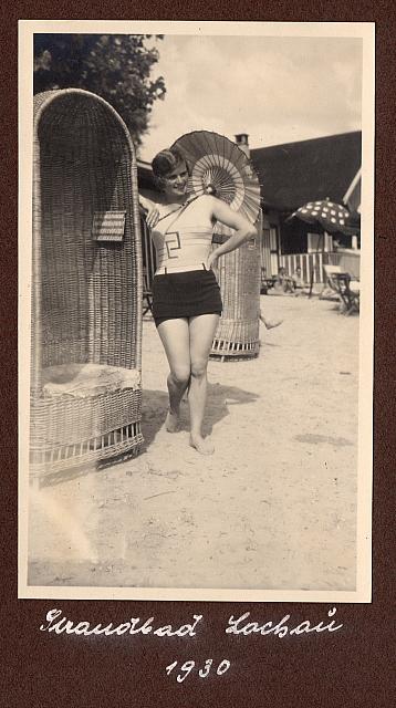C-1927-30-Album 02-284-017 a