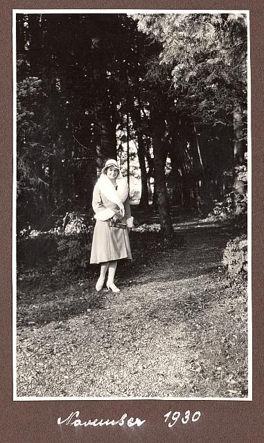 C-1927-30-Album 02-284-018 a