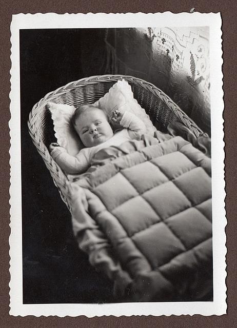 C-1927-30-Album 02-284-029 b