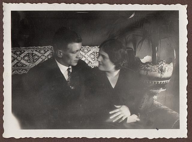 C-1927-30-Album 02-284-032 c