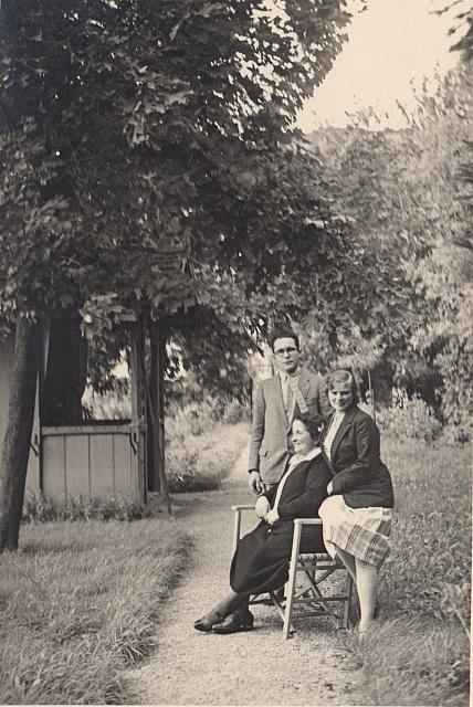 C-1931-00-Album 03-286-019 b