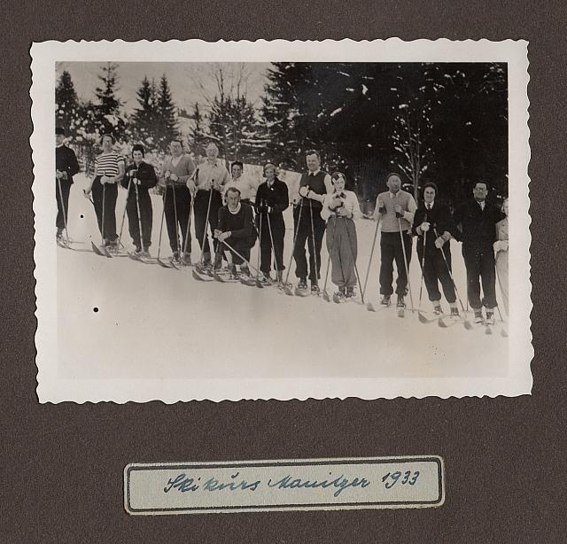 C-1932-33-Album 04-285-019