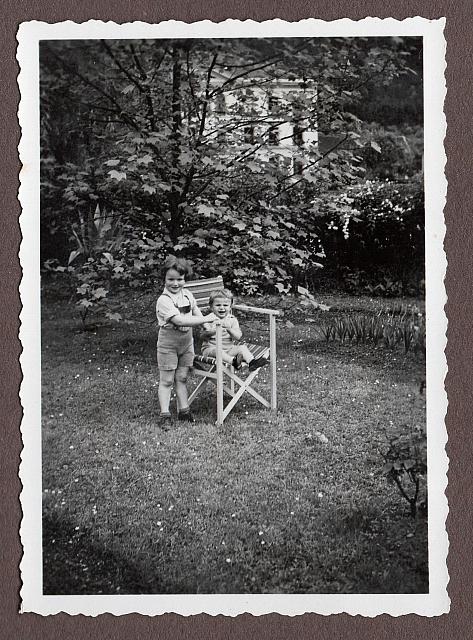 C-1936-00-Album 06-287-005 b