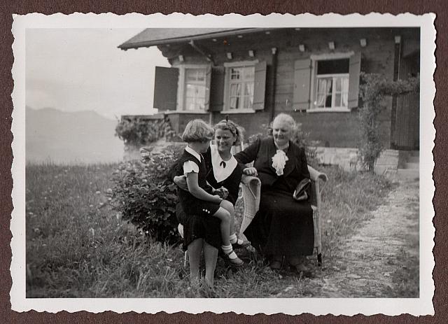 C-1936-00-Album 06-287-008 d