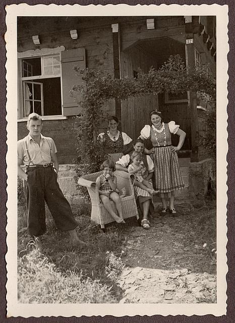 C-1936-00-Album 06-287-009 b