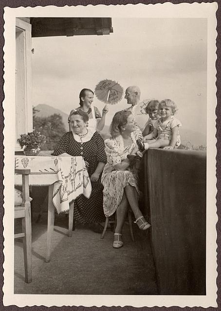 C-1936-00-Album 06-287-009 c