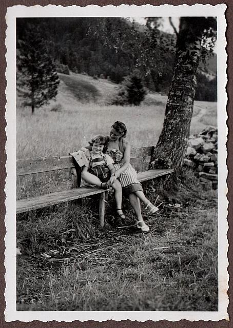 C-1936-00-Album 06-287-010 d