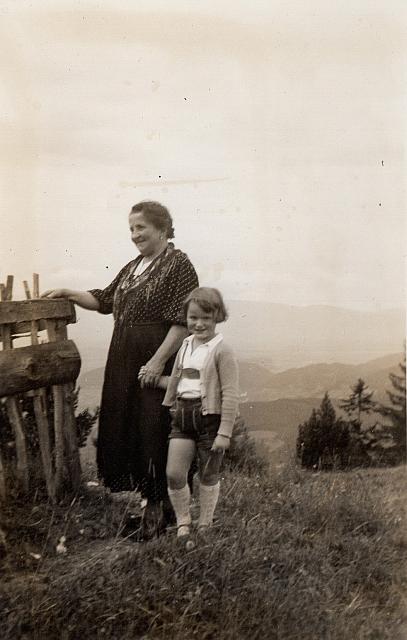 C-1936-00-Album 06-287-016 d