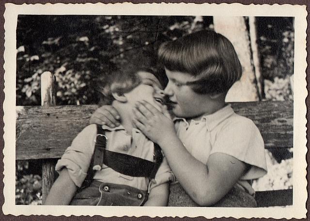 C-1936-00-Album 06-287-022 b