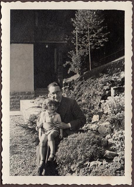 C-1936-00-Album 06-287-023 a