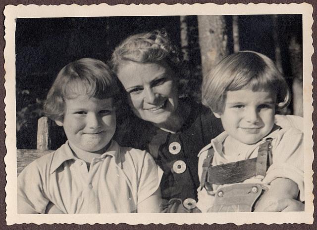 C-1936-00-Album 06-287-023 b