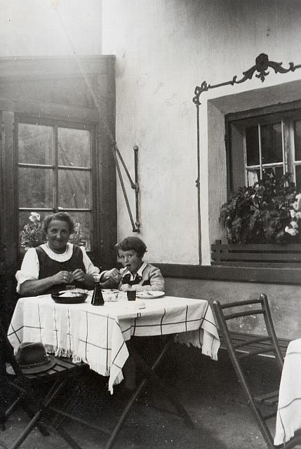 C-1936-00-Album 06-287-025 b