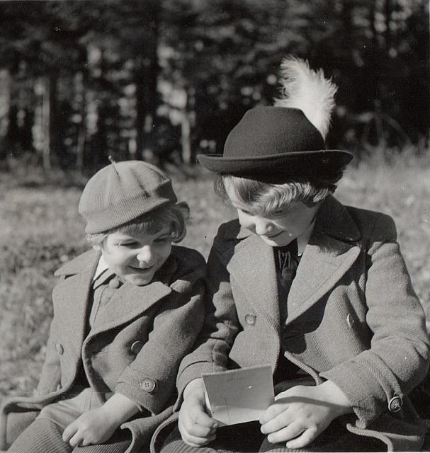 C-1936-00-Album 06-287-026 c