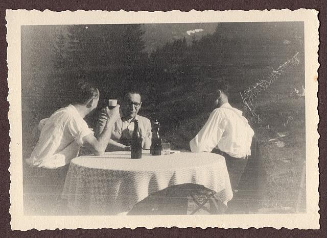 C-1936-00-Album 06-287-032 d