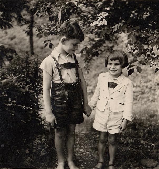 C-1936-00-Album 06-287-035 c