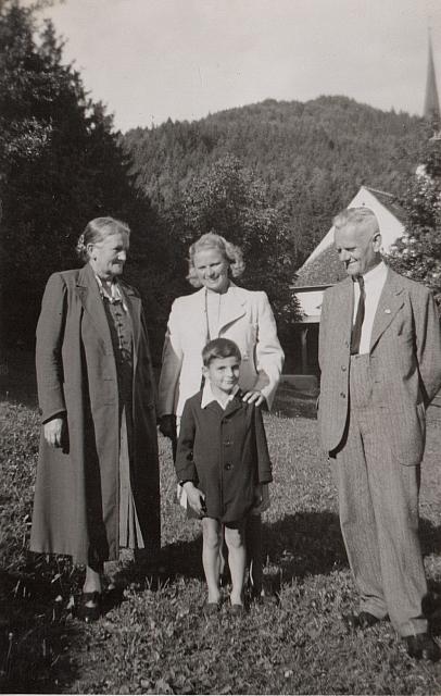 C-1936-00-Album 06-287-035 d