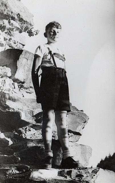 C-1936-00-Album 06-287-037 a