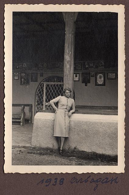 C-1936-00-Album 06-287-039 a