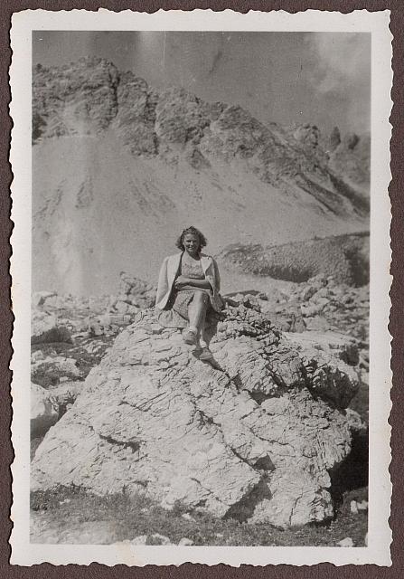 C-1936-00-Album 06-287-039 c