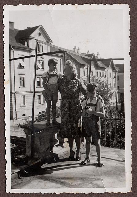 C-1936-00-Album 06-287-039 f