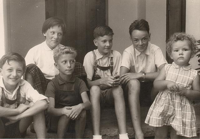 Album 10 003 C-1957-292 e