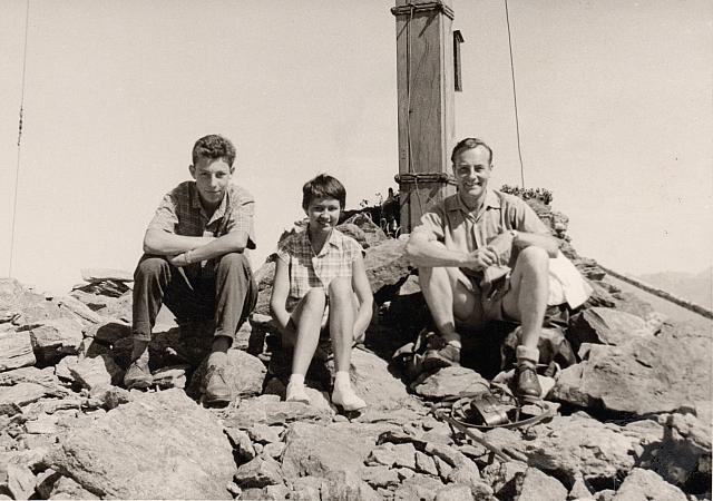 Album 10 004 C-1957-292 c