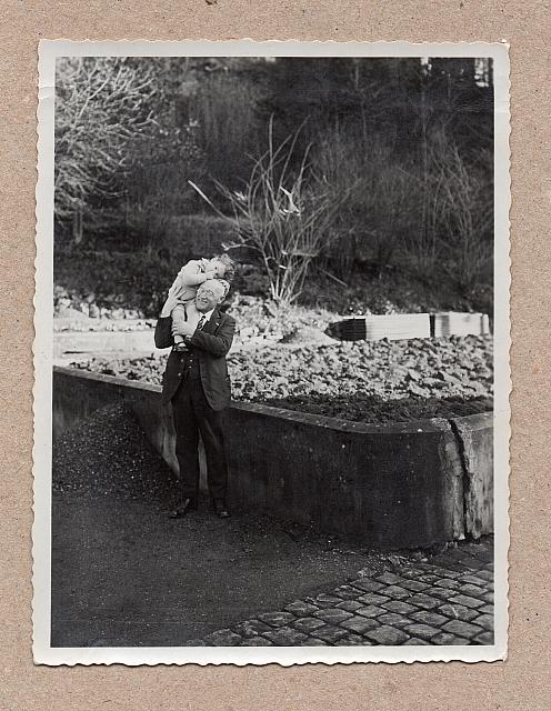 C-1925-Oma v Elle-294-003