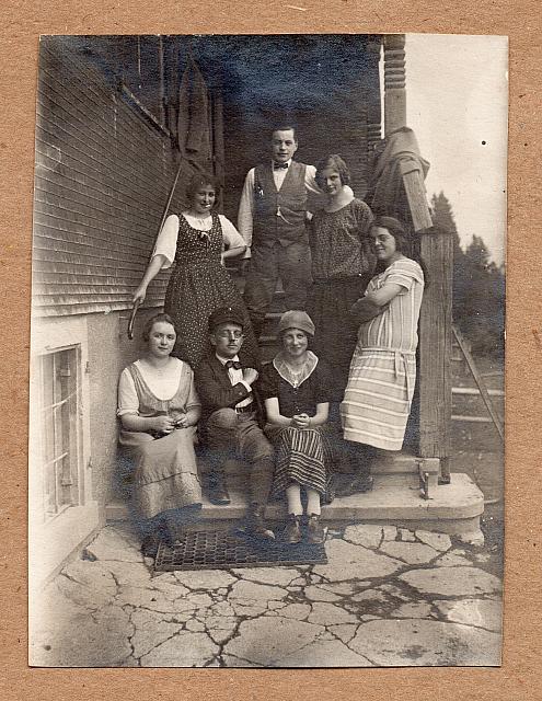 C-1925-Oma v Elle-294-017